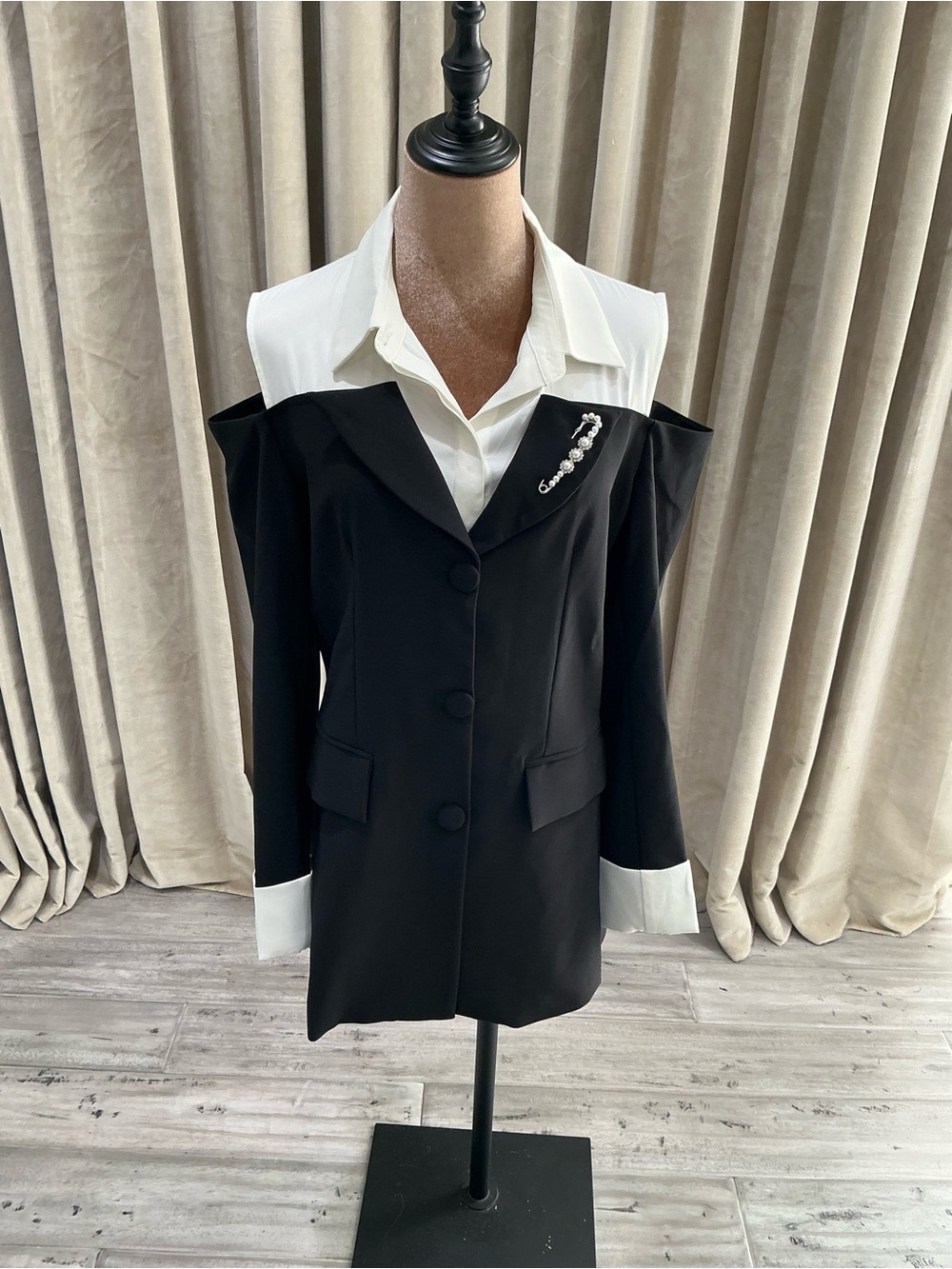 STYLEWE Black Off-Shoulder Blazer with White Shirt Collar